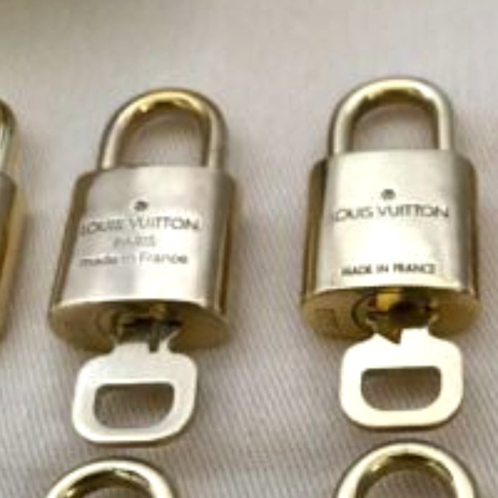 SALE! Louis Vuitton Lock & Key Gold Brass Authentic MINT - Picture 8 of 15